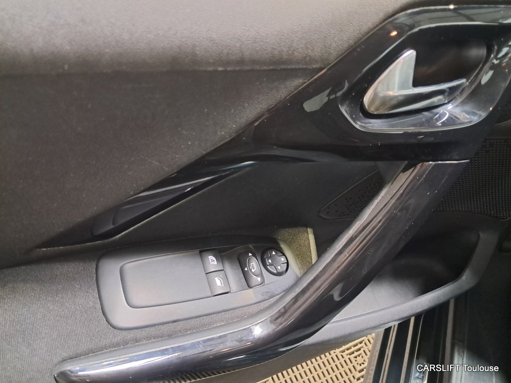 Peugeot 208 - Photo 16