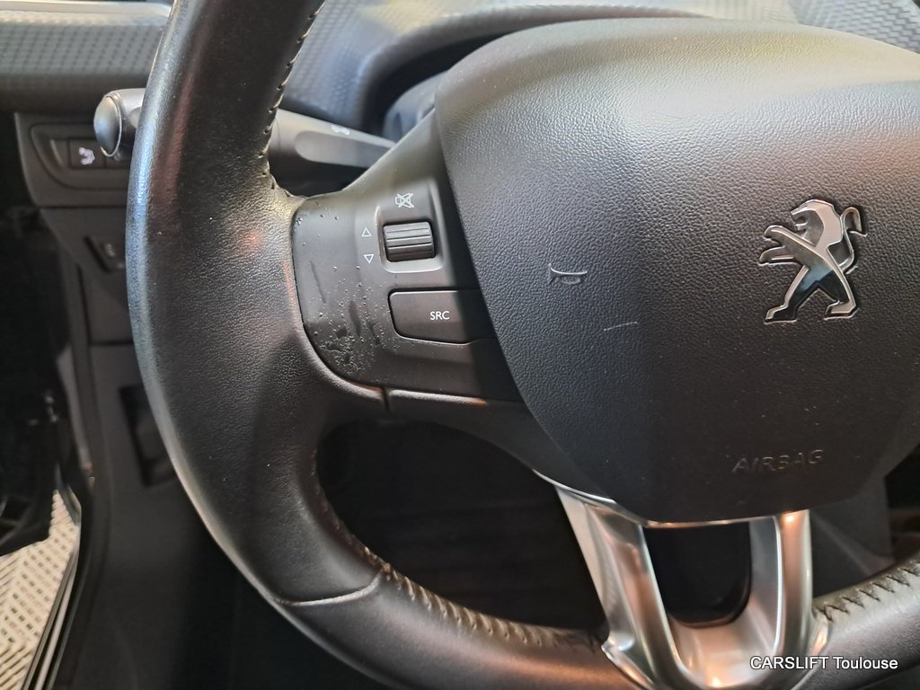 Peugeot 208 - Photo 18