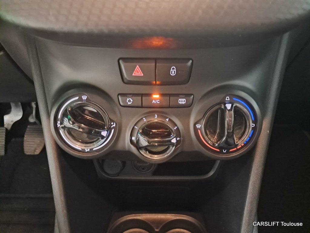 Peugeot 208 - Photo 21
