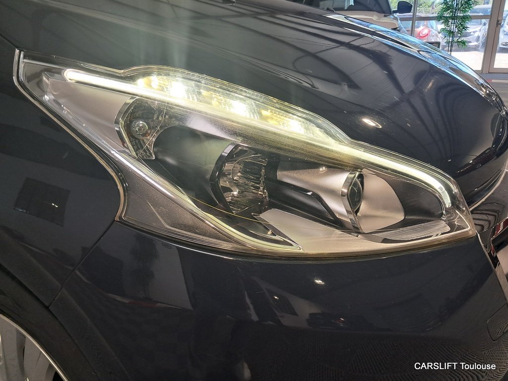 Peugeot 208 - Photo 9