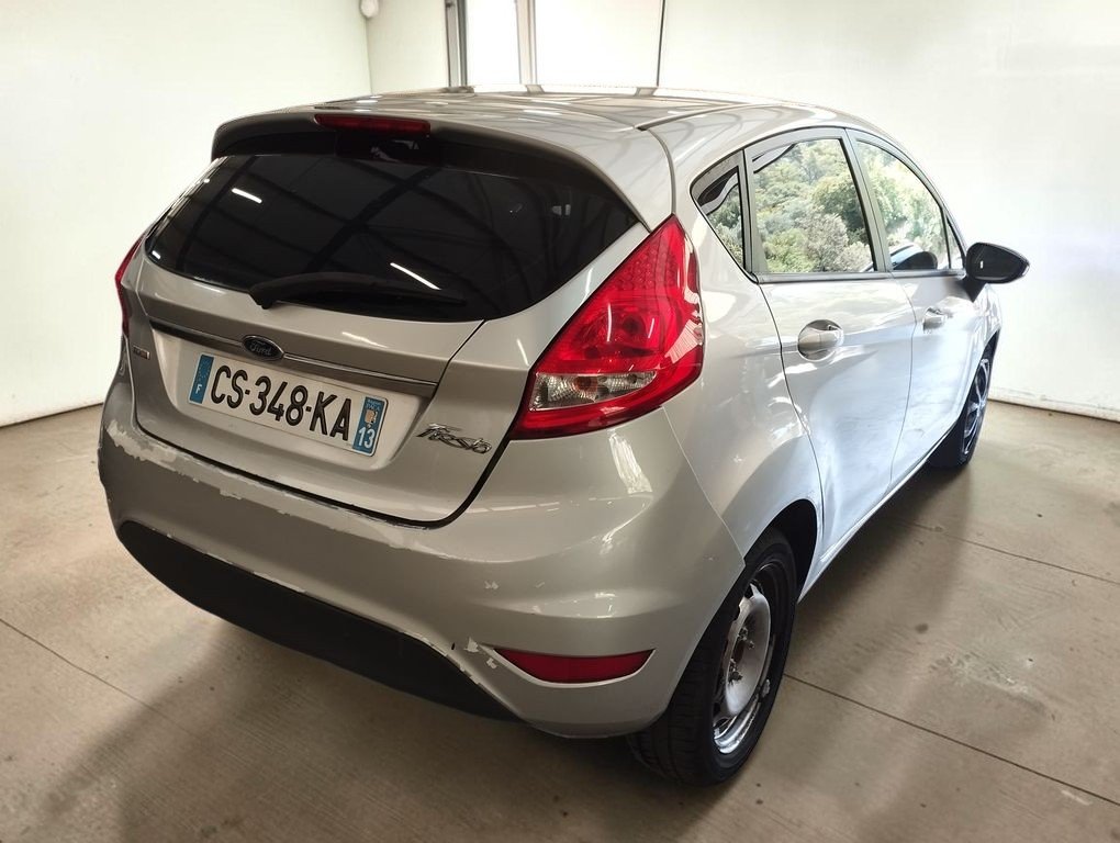Ford Fiesta - Photo 2