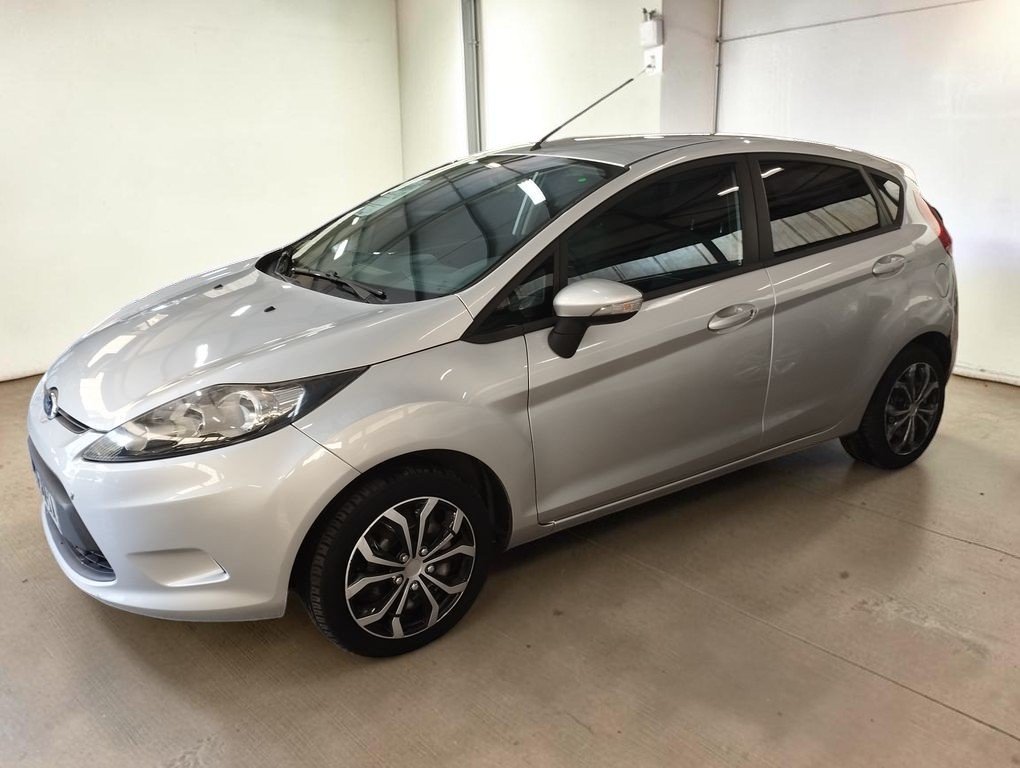 Ford Fiesta - Photo 6