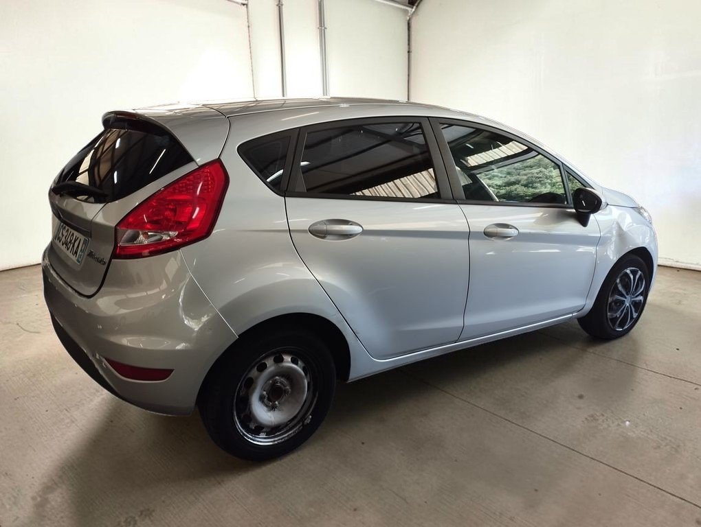 Ford Fiesta - Photo 7