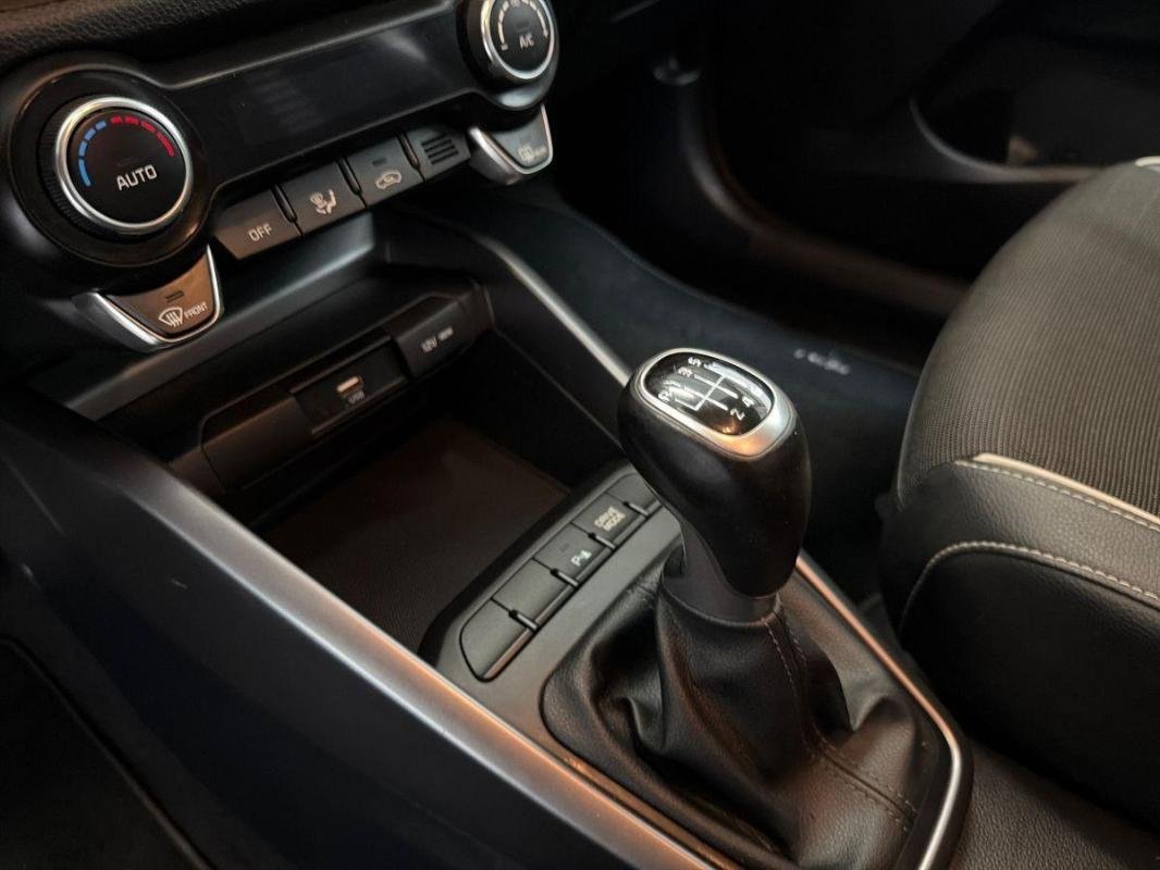 Kia Rio - Photo 11