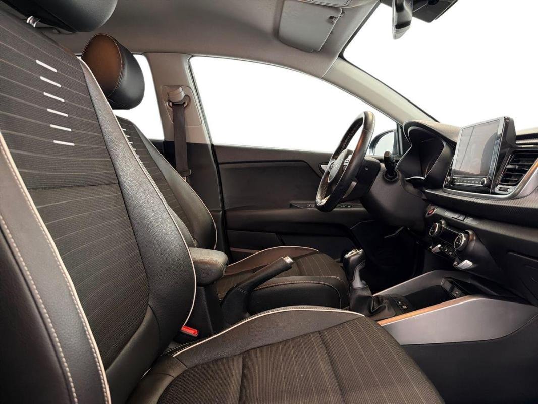Kia Rio - Photo 13