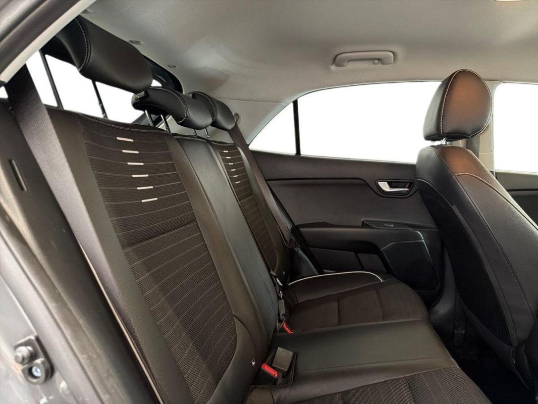 Kia Rio - Photo 23
