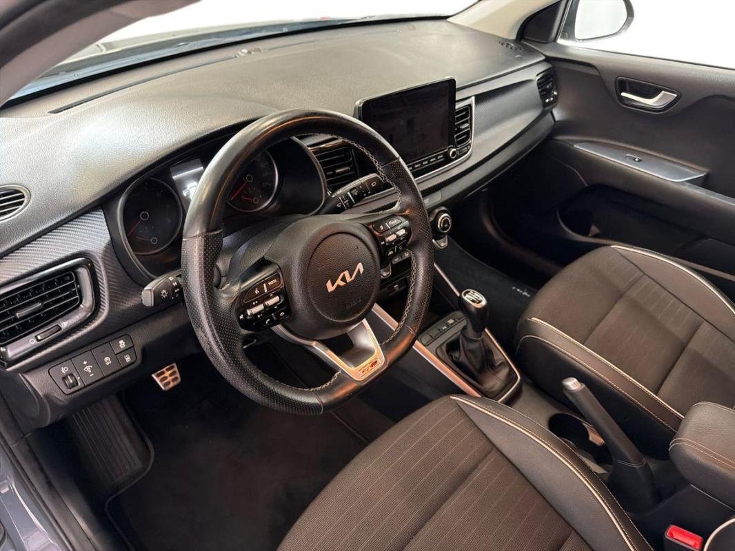 Kia Rio - Photo 9