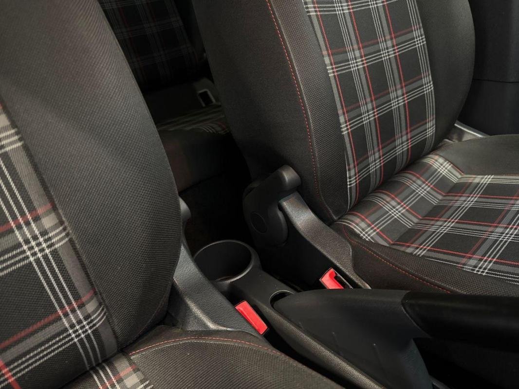 Volkswagen Up! - Photo 12