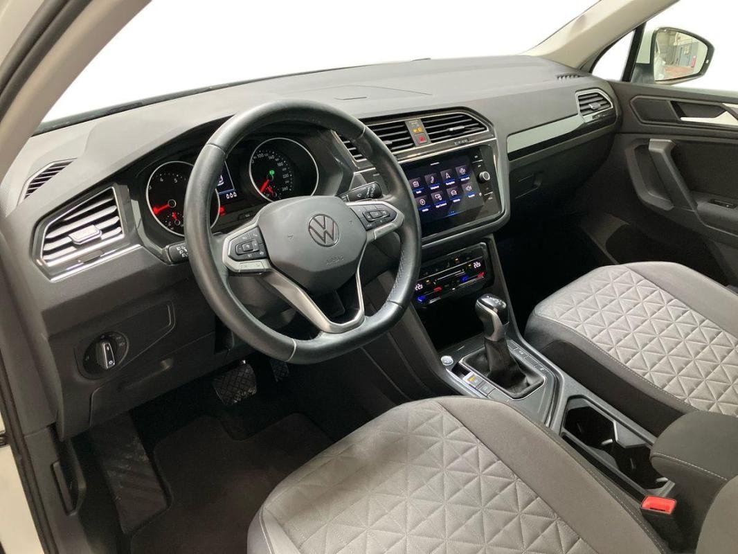 Volkswagen Tiguan - Photo 9