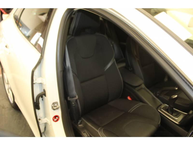 Volvo V40 - Photo 12