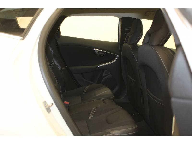 Volvo V40 - Photo 15