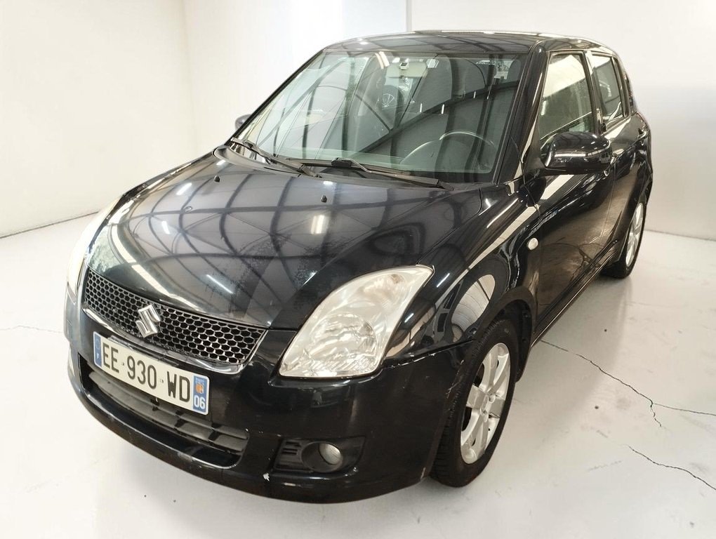 Suzuki Swift - Photo 1