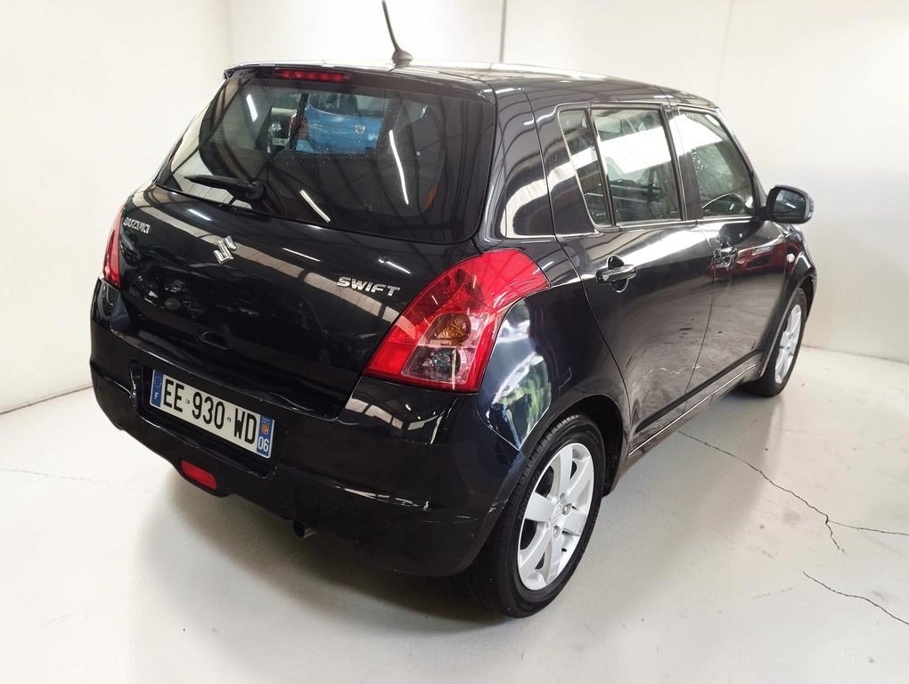 Suzuki Swift - Photo 2