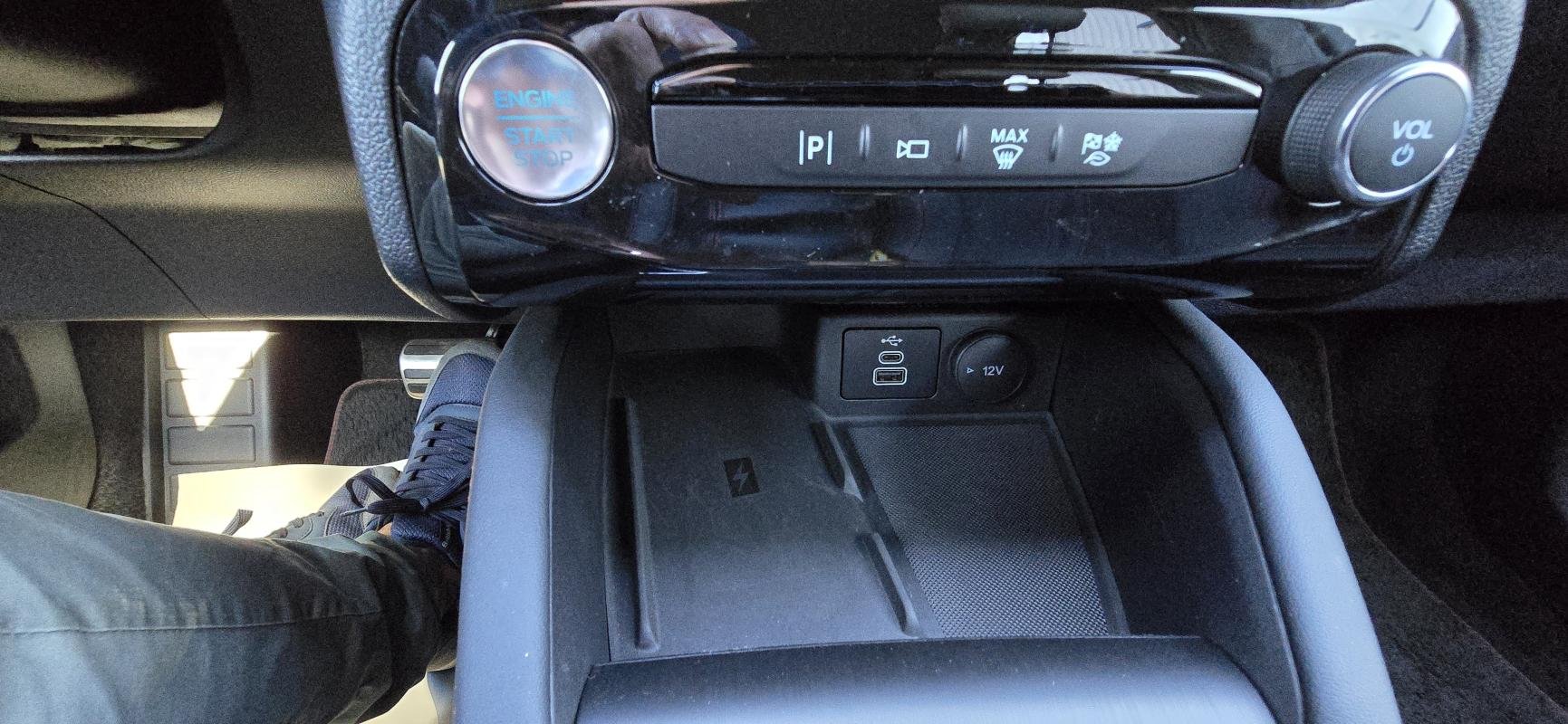 Ford Kuga - Photo 21