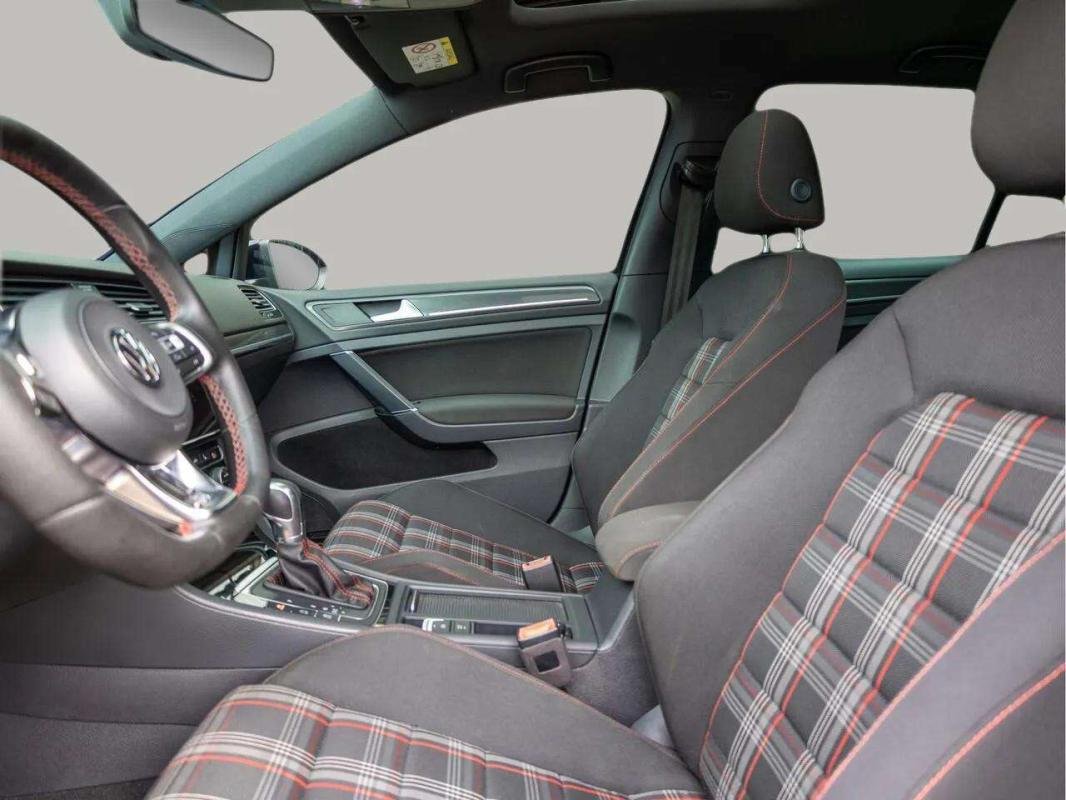 Volkswagen Golf - Photo 11
