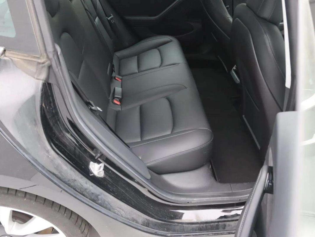 Tesla Model 3 - Photo 11