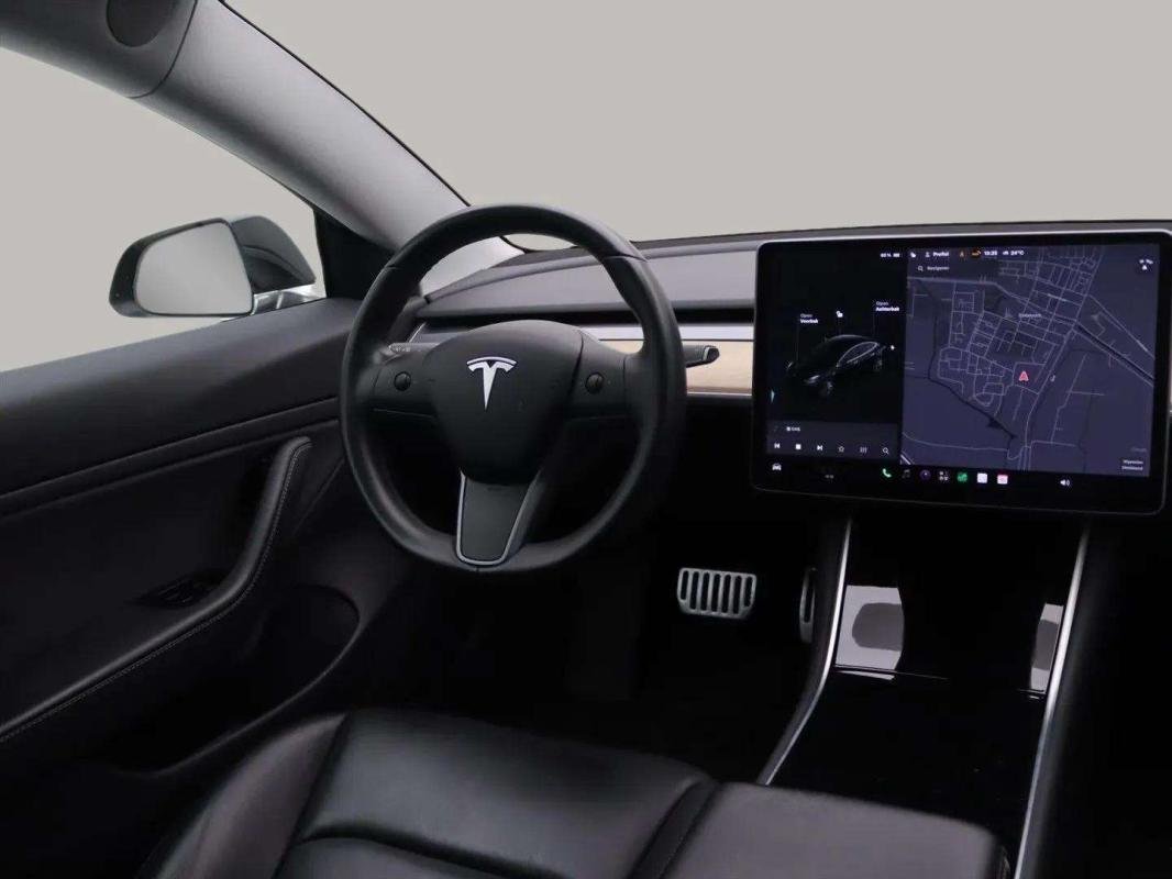 Tesla Model 3 - Photo 14