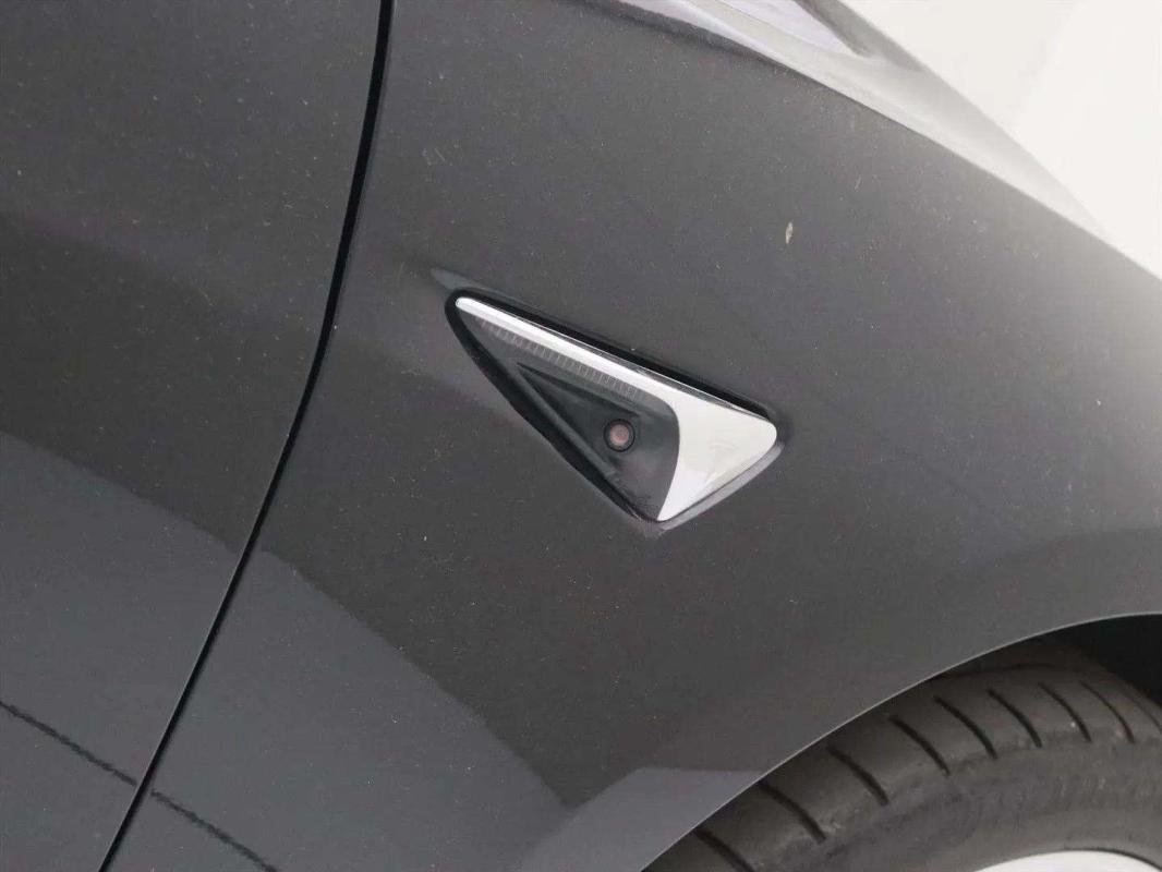 Tesla Model 3 - Photo 15