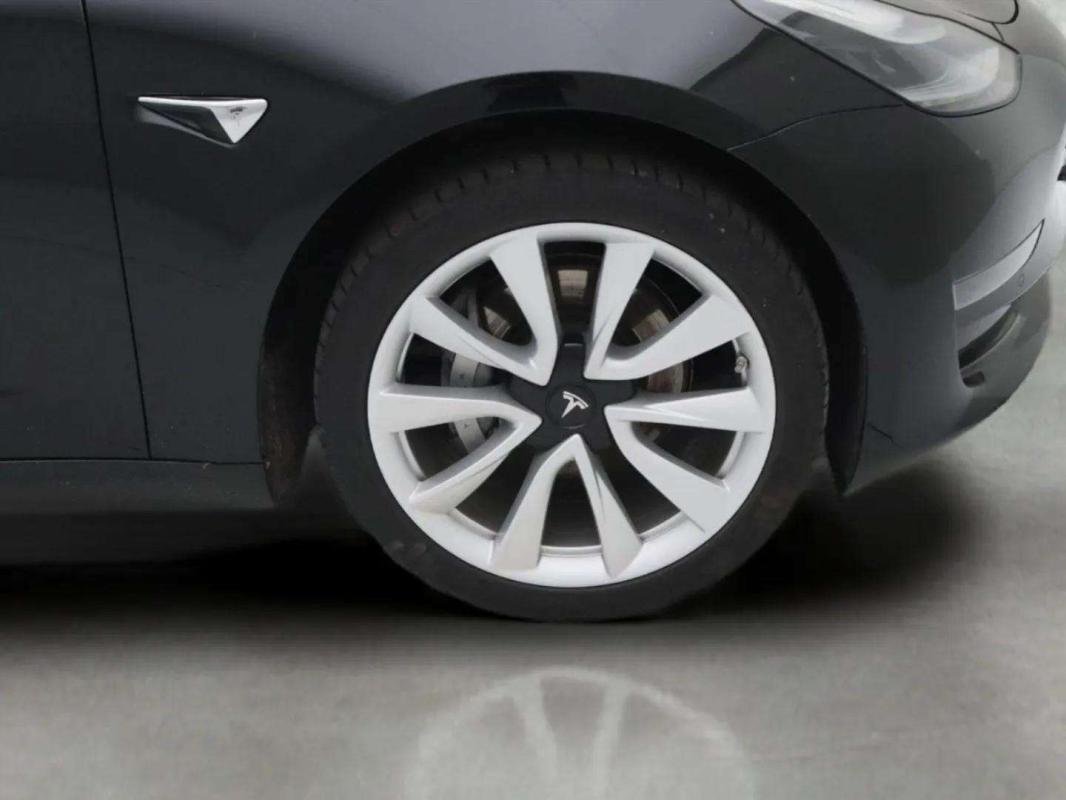 Tesla Model 3 - Photo 16