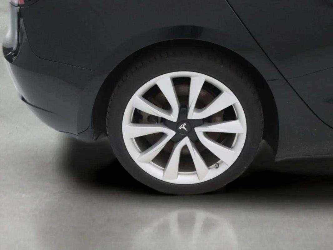 Tesla Model 3 - Photo 17