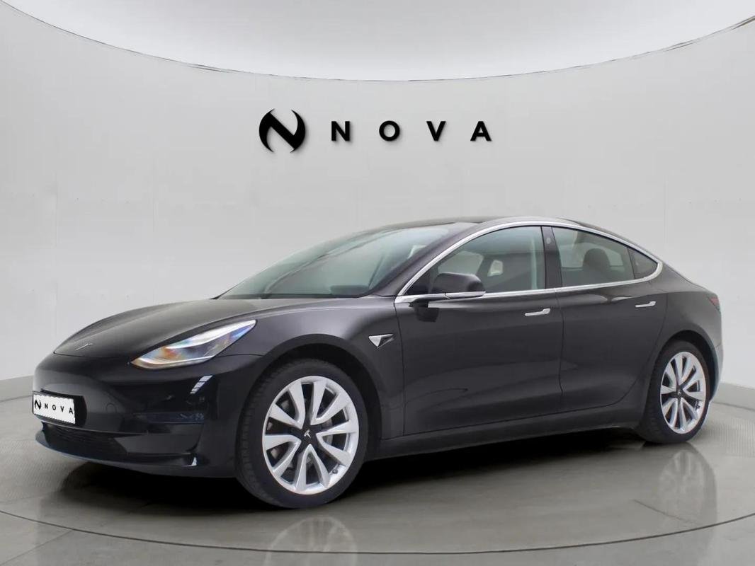 Tesla Model 3 - Photo 2