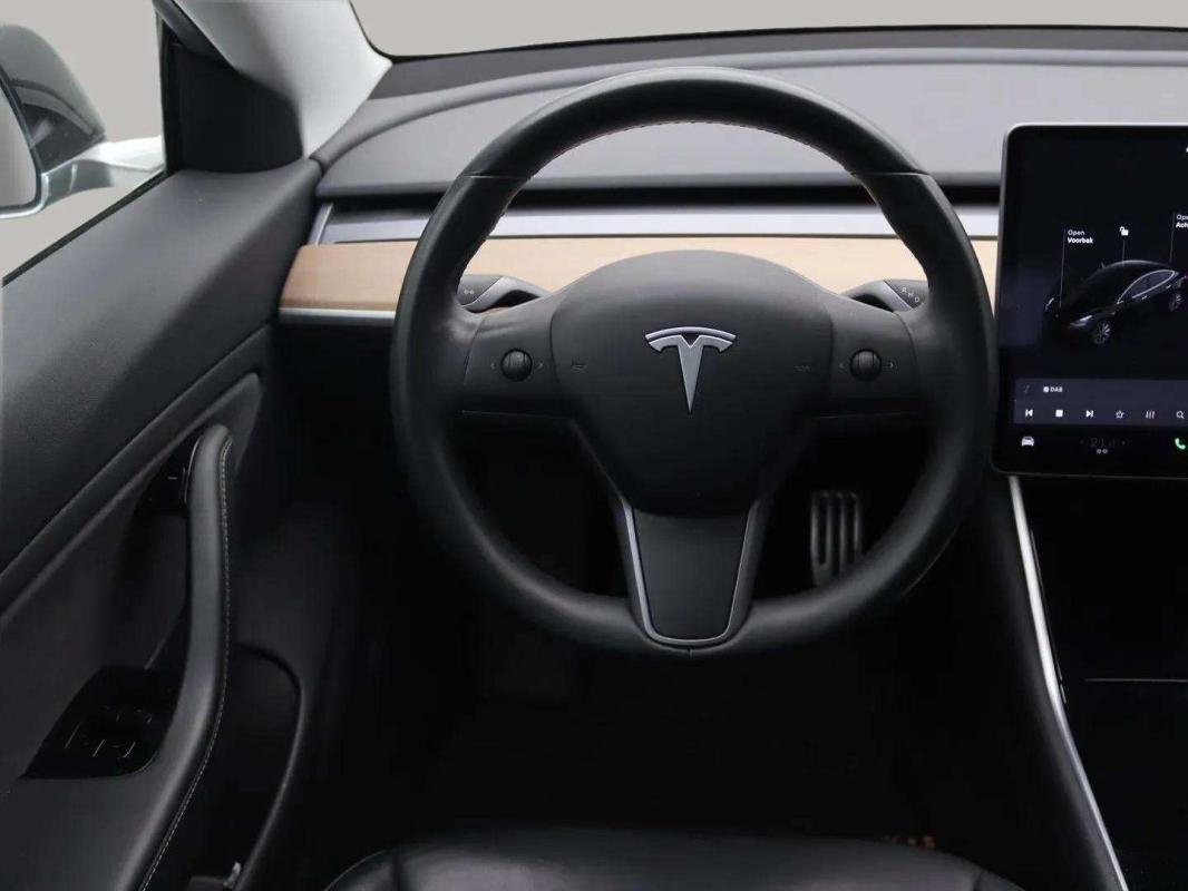 Tesla Model 3 - Photo 8