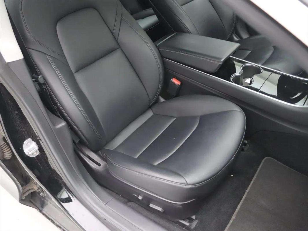 Tesla Model 3 - Photo 10