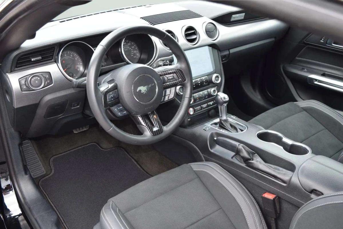 Ford Mustang - Photo 7