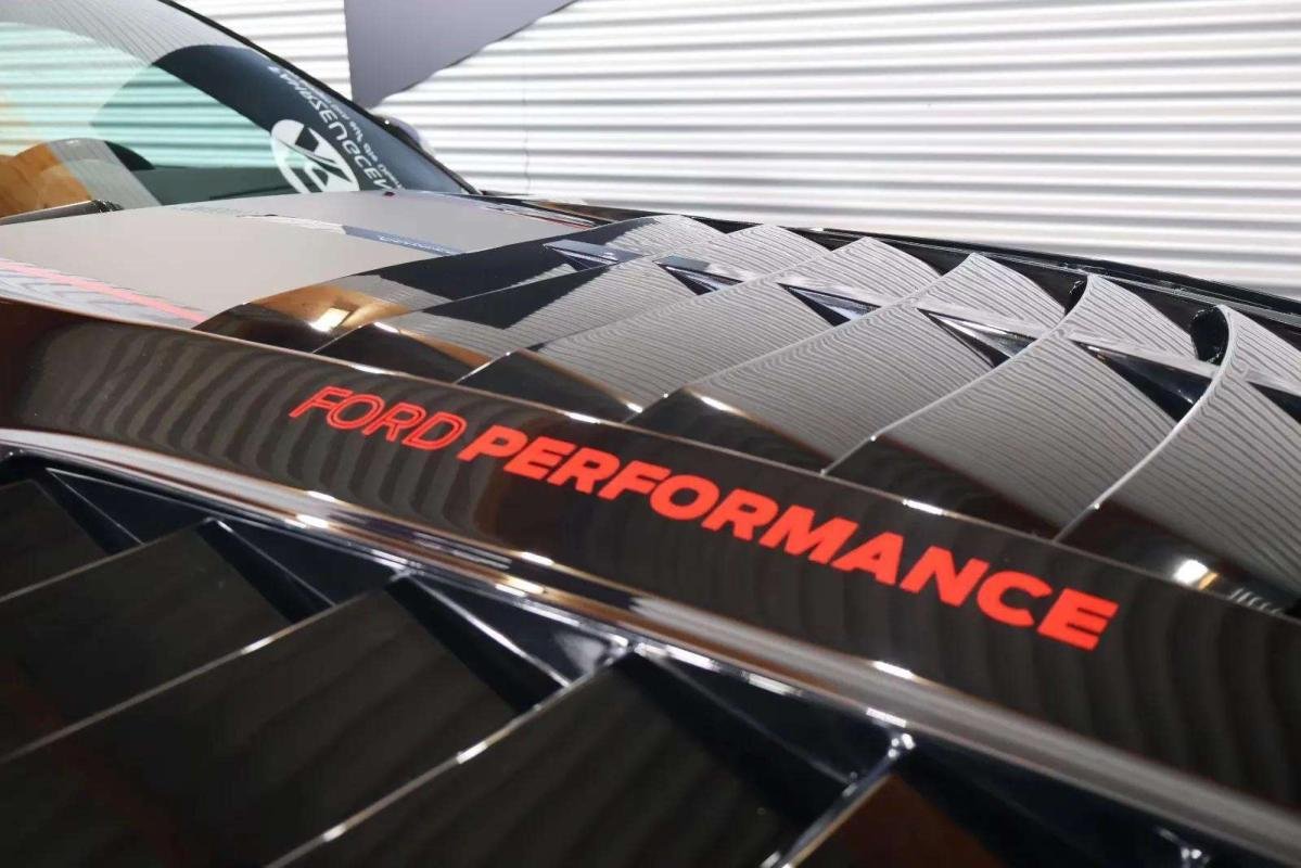 Ford Mustang - Photo 14
