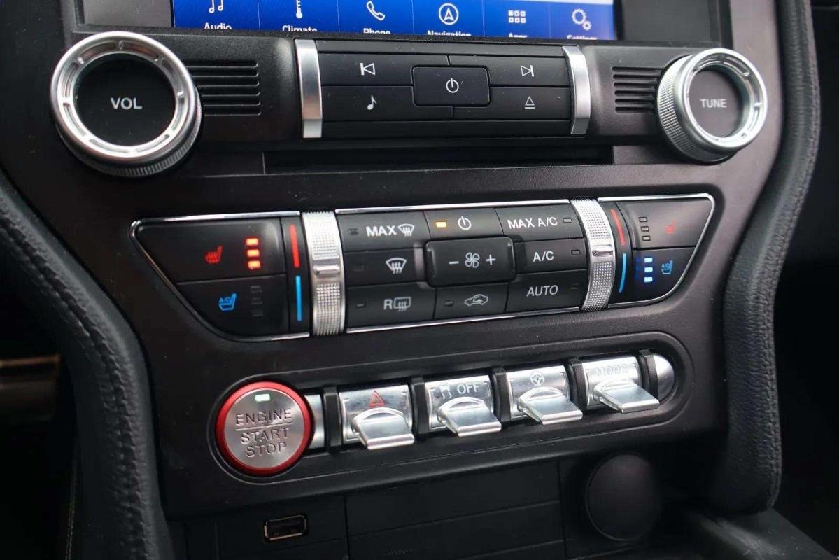 Ford Mustang - Photo 7