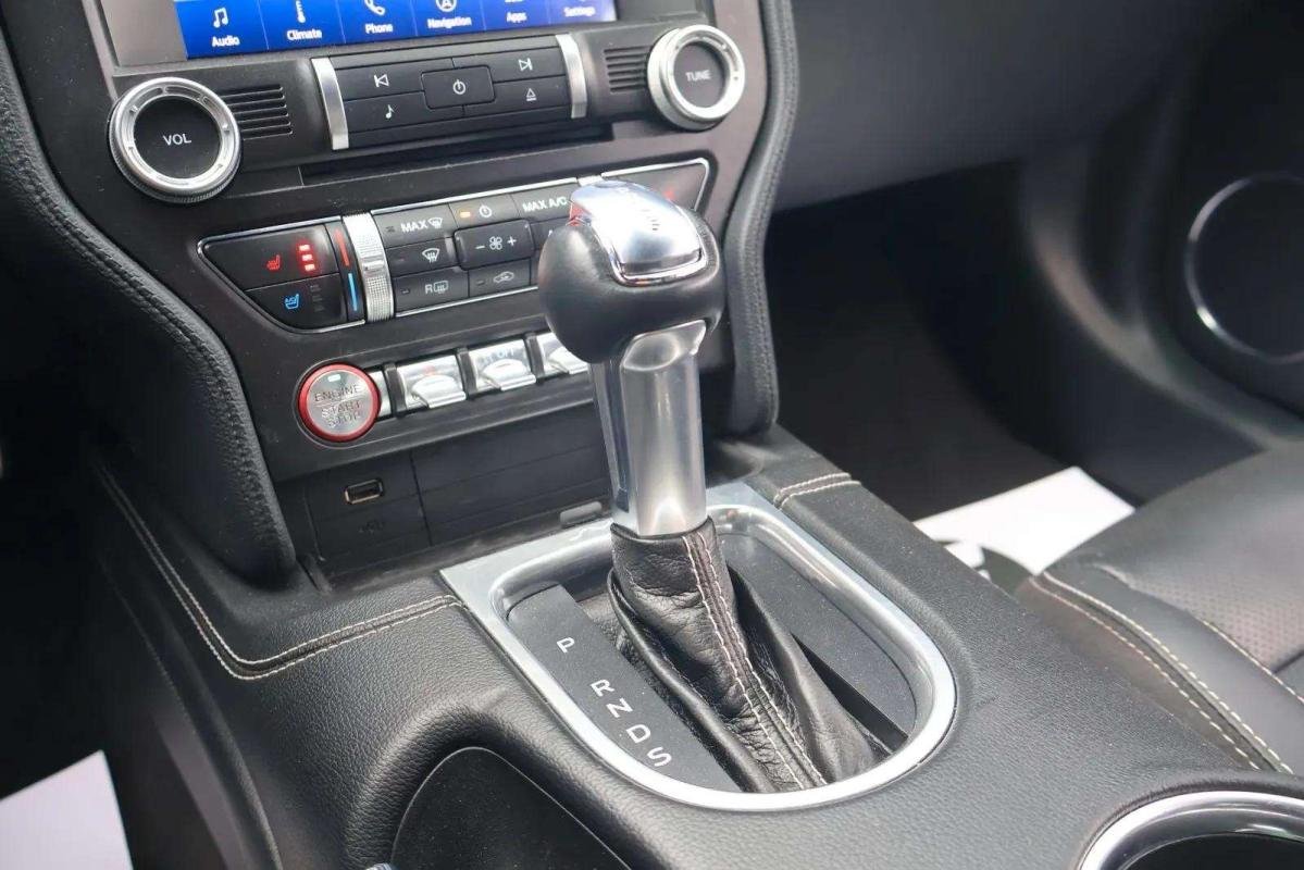 Ford Mustang - Photo 8