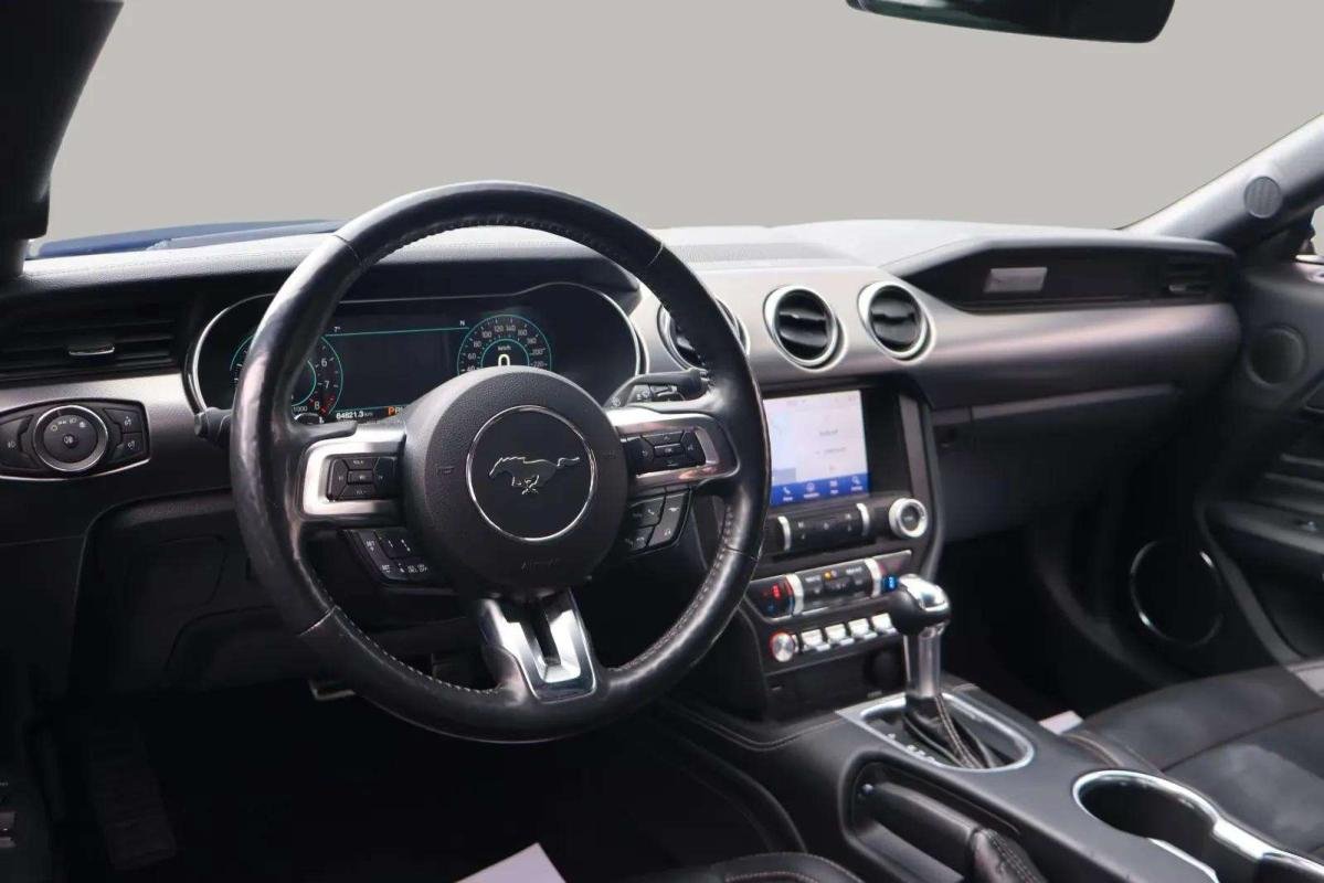 Ford Mustang - Photo 9