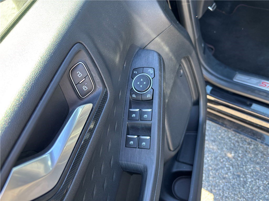Ford Kuga - Photo 15