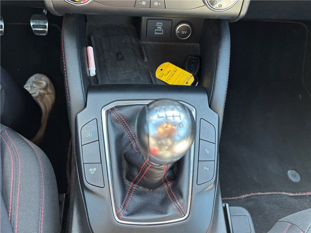 Ford Kuga - Photo 22