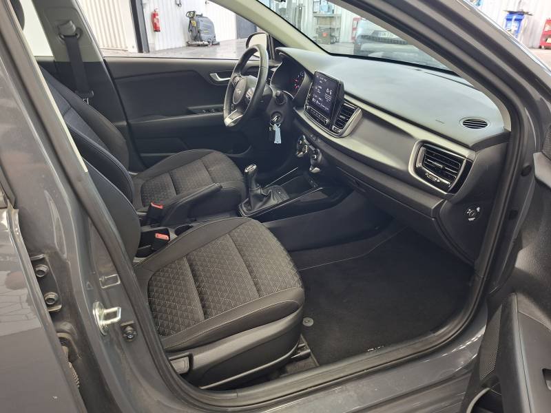 Kia Rio - Photo 13