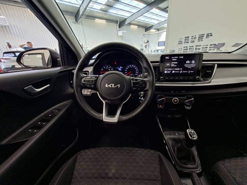 Kia Rio - Photo 15