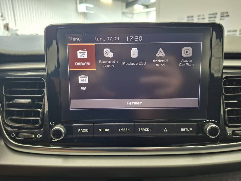 Kia Rio - Photo 22