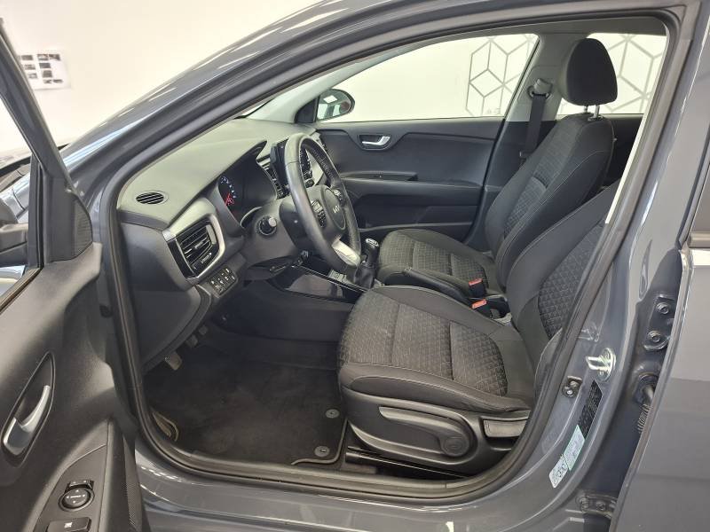 Kia Rio - Photo 10