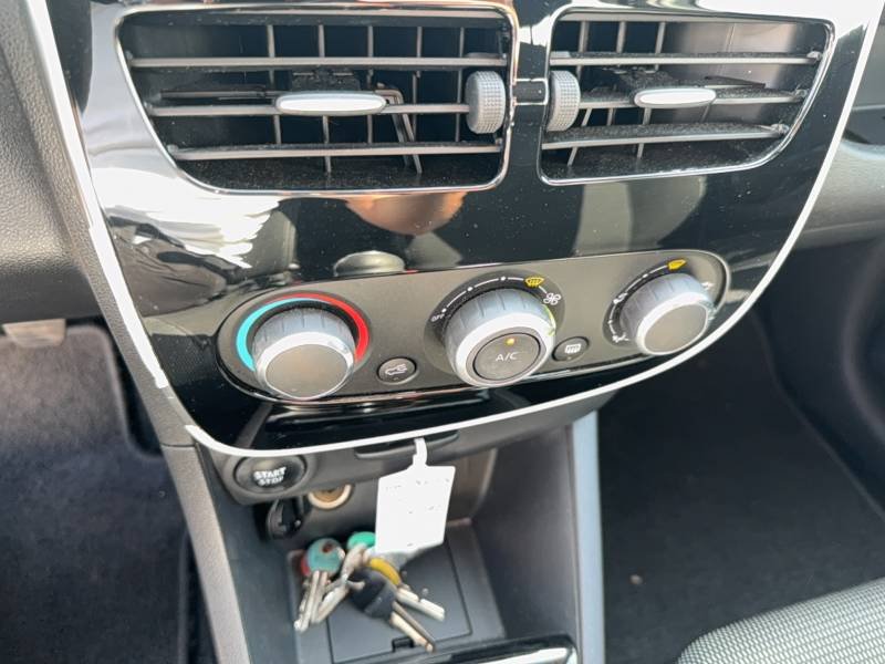 Renault Clio - Photo 25