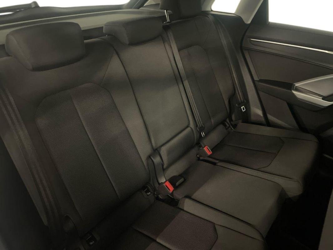 Audi Q3 - Photo 23