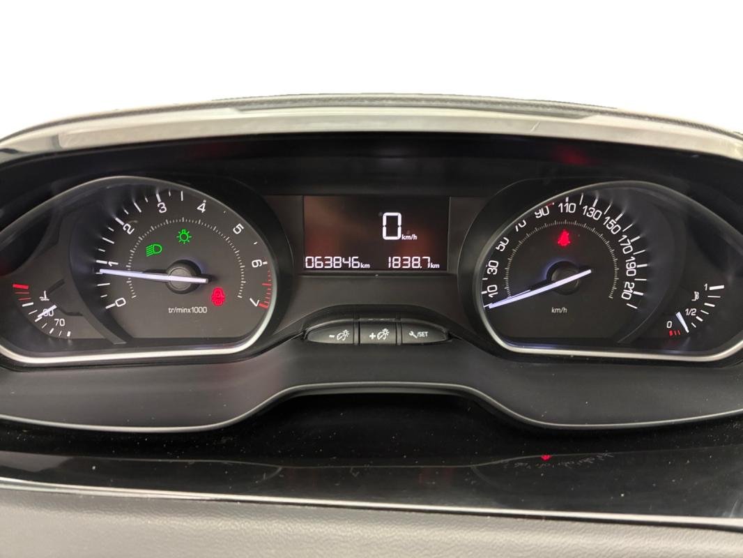 Peugeot 208 - Photo 12