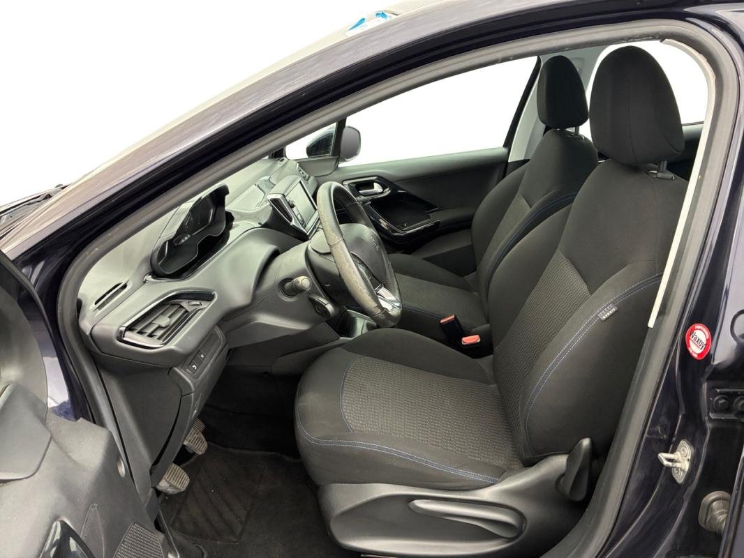 Peugeot 208 - Photo 9