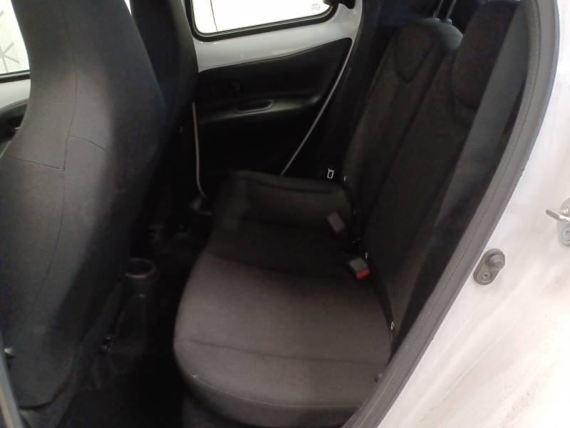 Toyota aygo x - Photo 13