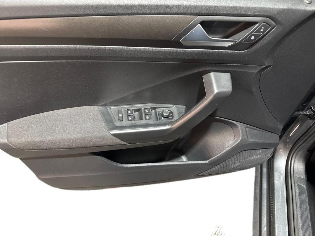 Volkswagen T-Roc - Photo 15