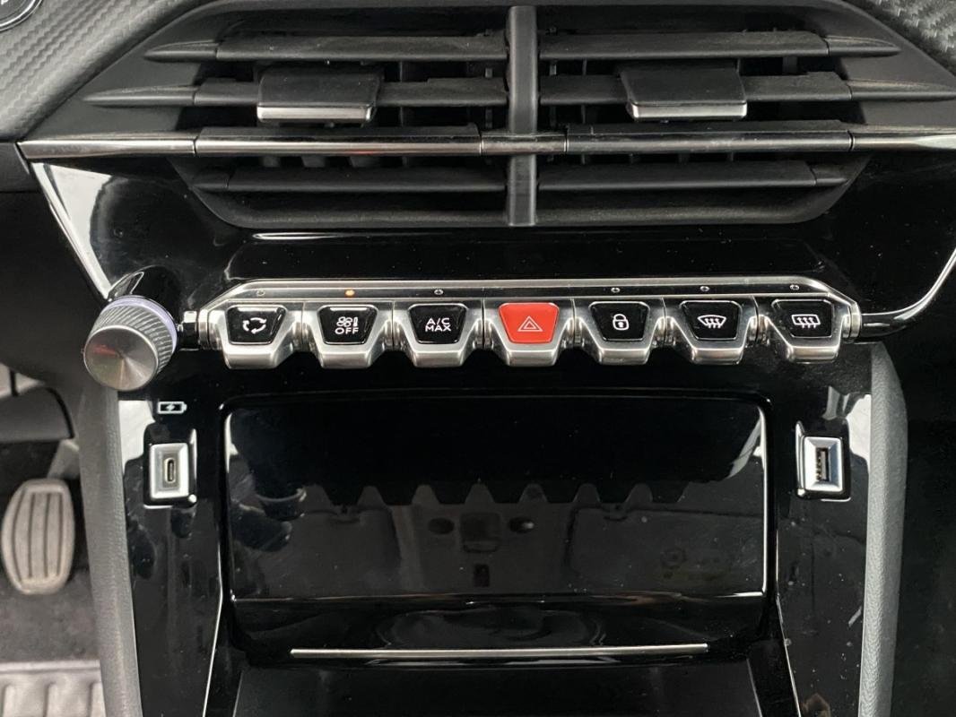 Peugeot 208 - Photo 12