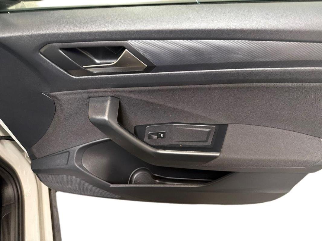 Volkswagen T-Roc - Photo 15