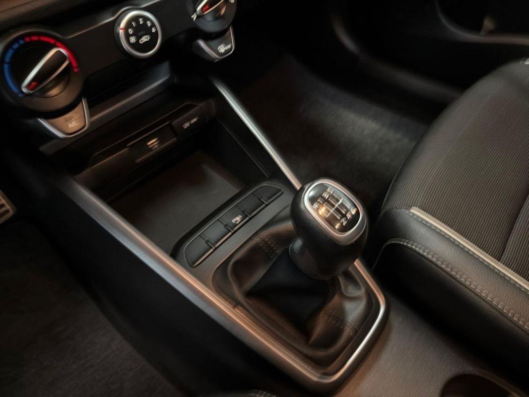 Kia Rio - Photo 11