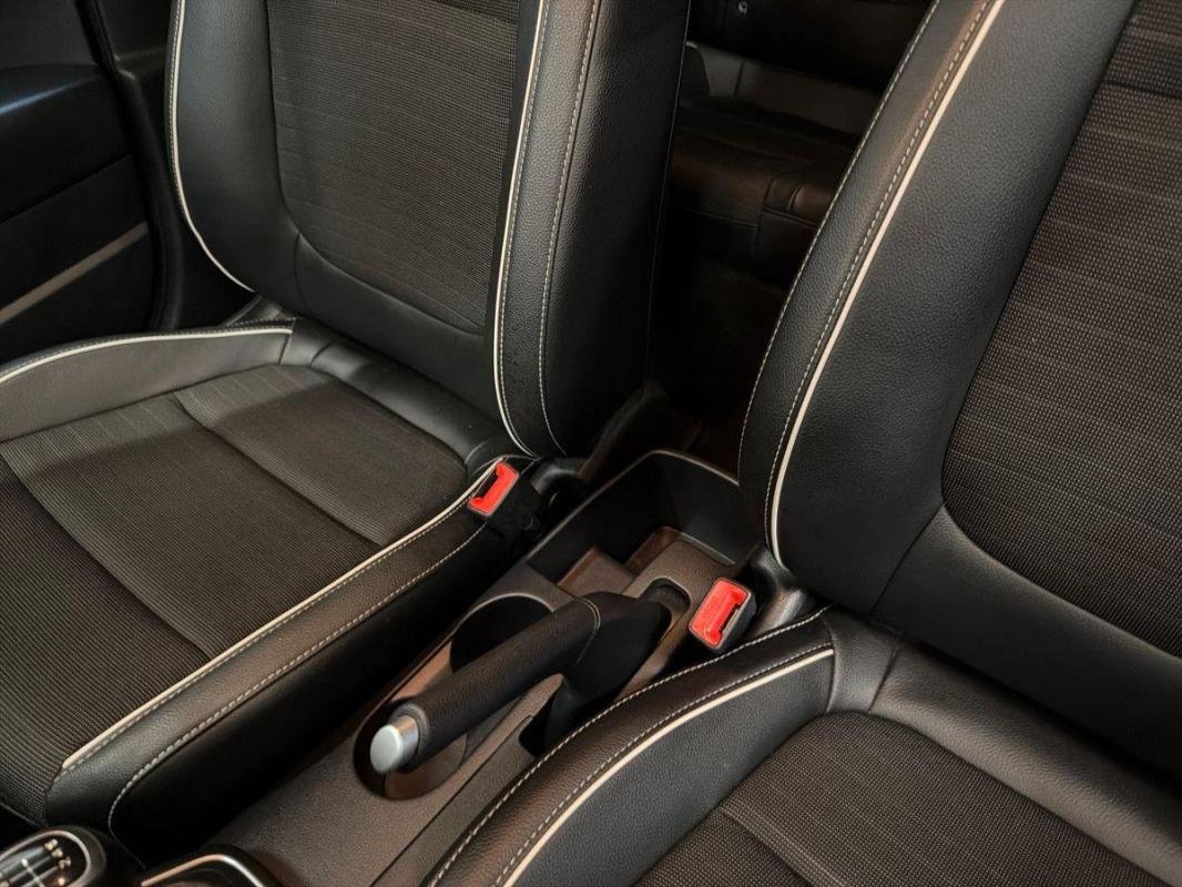 Kia Rio - Photo 12
