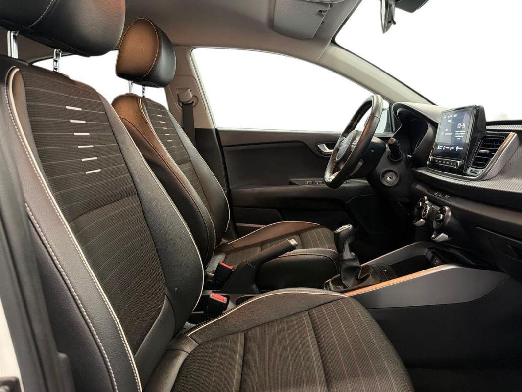 Kia Rio - Photo 13