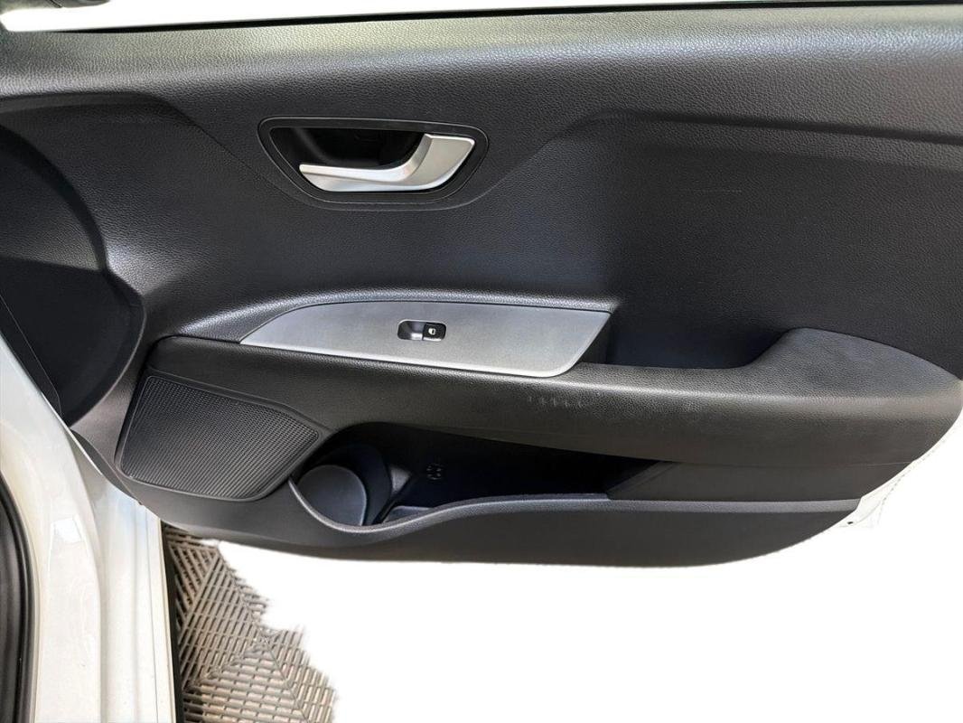 Kia Rio - Photo 15